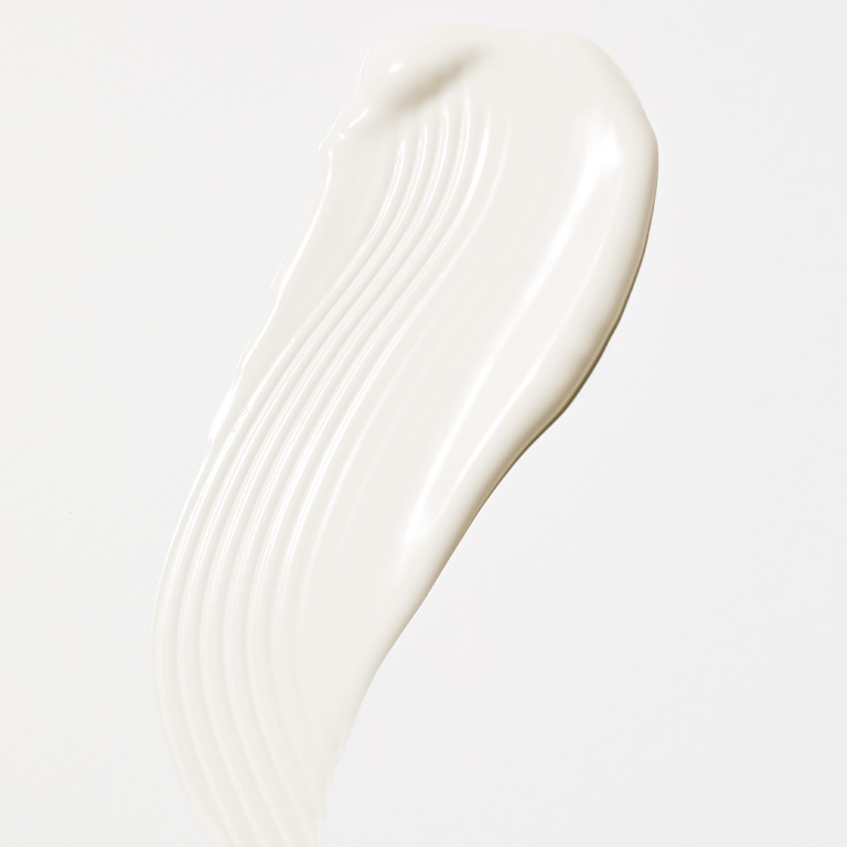 白色背景上呈現的防曬乳 SPF50+ 質地畫面