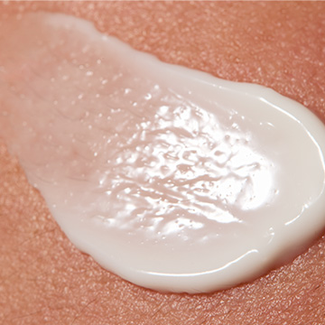 屏障修護調理乳塗抹於肌膚上的質地呈現