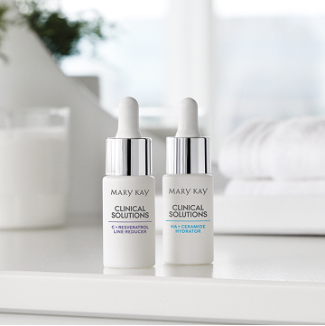 Clinical Solutions 维C+白藜芦醇淡纹精华与 Clinical Solutions 玻尿酸+神经酰胺保湿精华